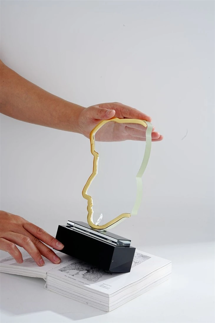 Gold Crown Figure Crystal Trophy